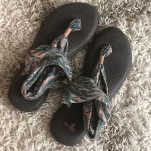Sanuk Yoga Sling Sandal (size 8)